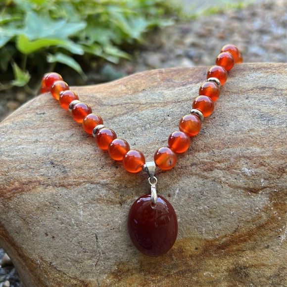 Elegant Red Beaded Necklace - Picture 3 of 5